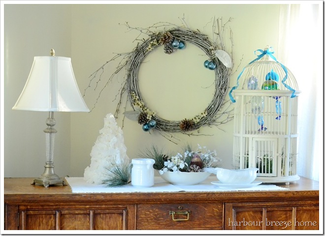 buffet christmas vignette