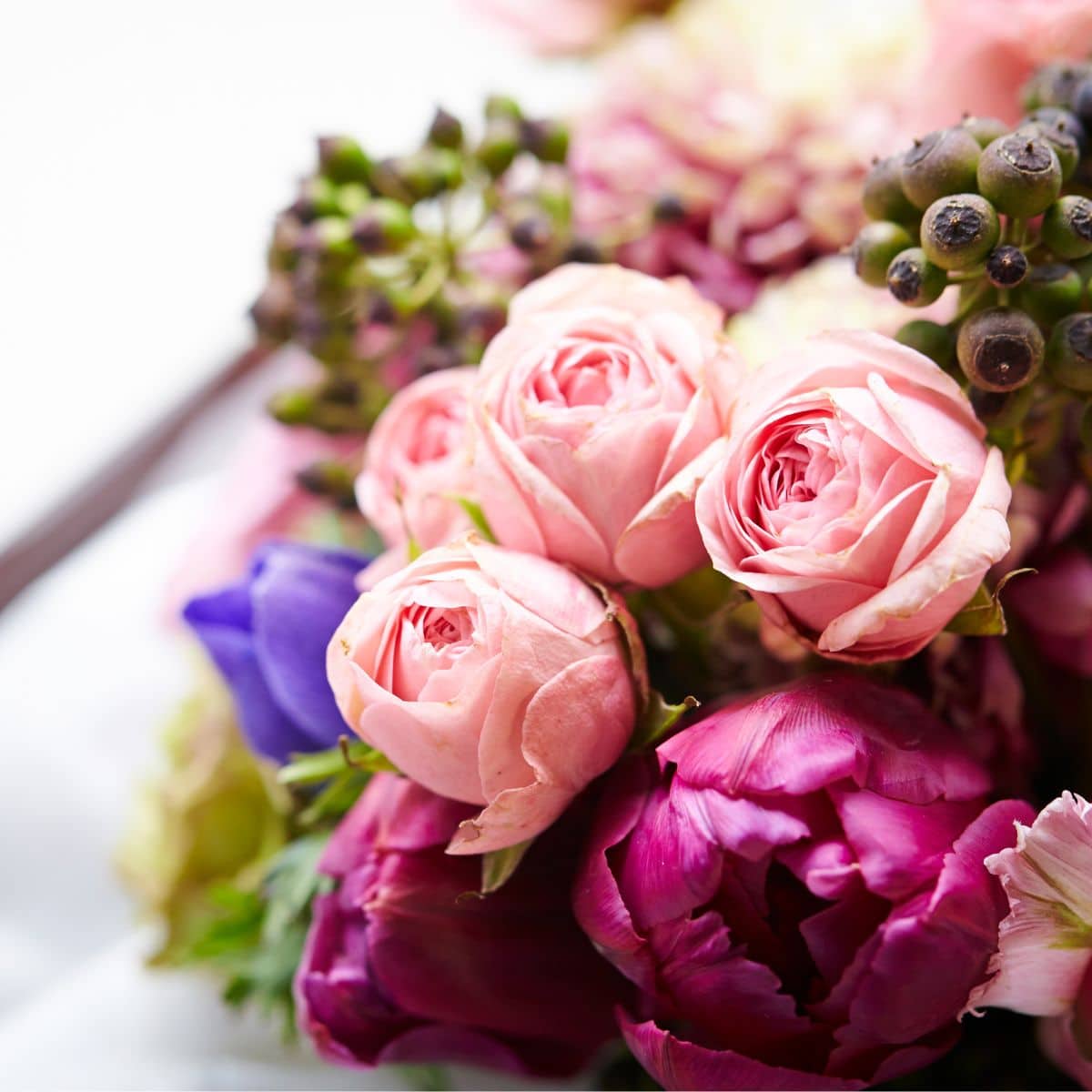 How to Make DIY Flower Arrangements from Grocery Store Flowers