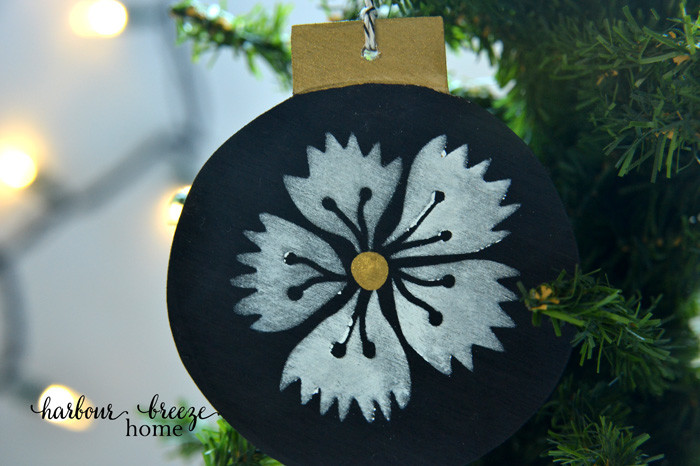 Be inspired by these creative options for handmade wooden ornaments at harbourbreezehome.com.