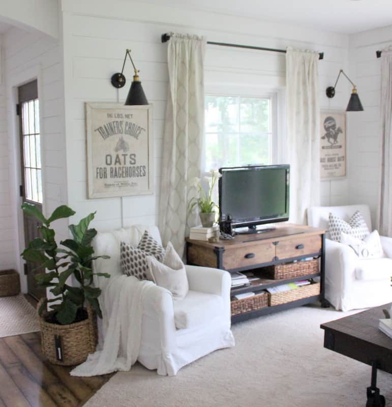 How to add farmhouse style to white rooms