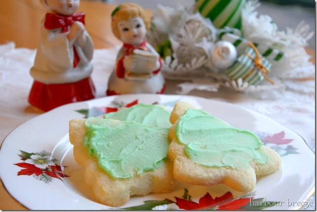 a platter of iced rolled sugar cookies