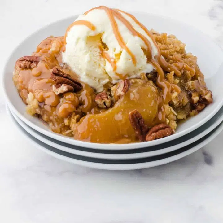 Quick & Easy Caramel Apple Crisp Recipe with Pie Filling and Oatmeal