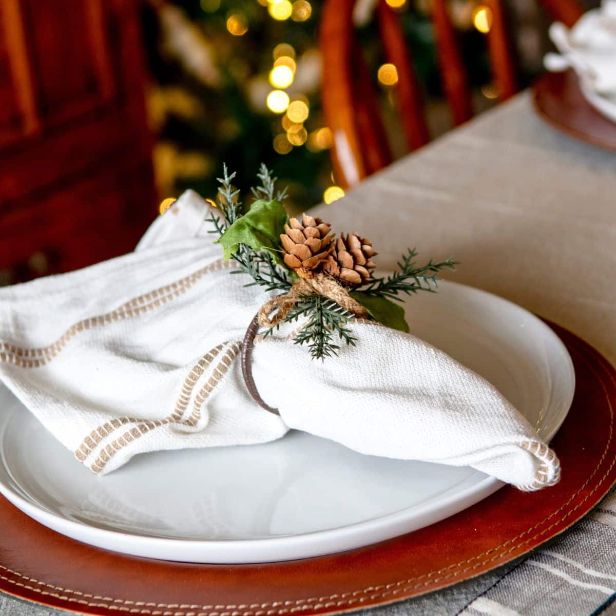 Easy Christmas Tablescape Idea