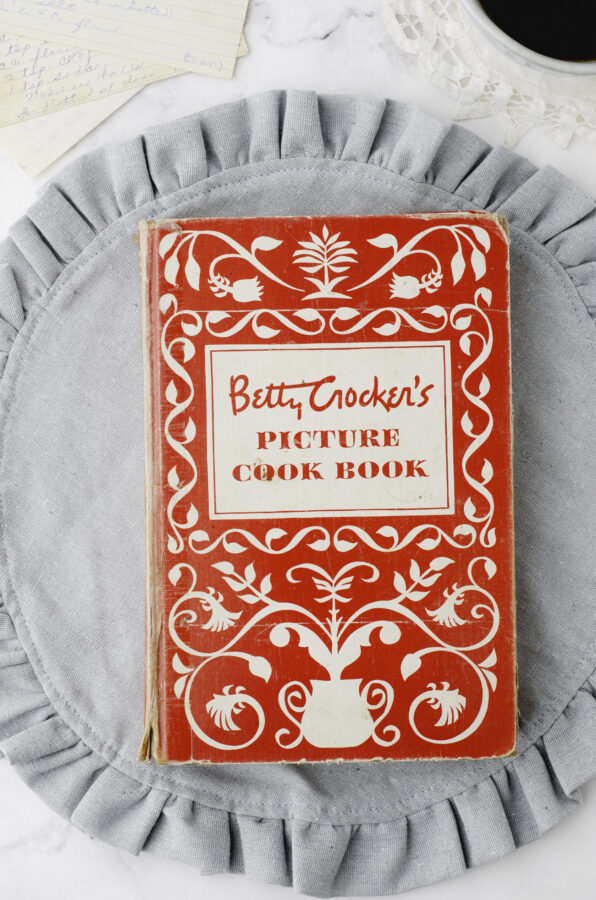 vintage betty crocker's picture cook book from 1950