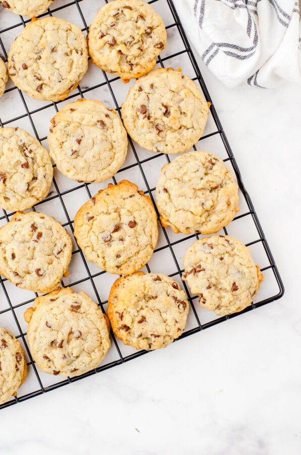 soft and chewy chocolate chip oatmeal cookies